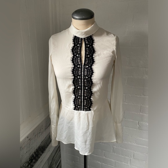 Beautiful blouse - Picture 3 of 3